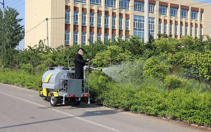 電動(dòng)三輪灑水車BY-X15