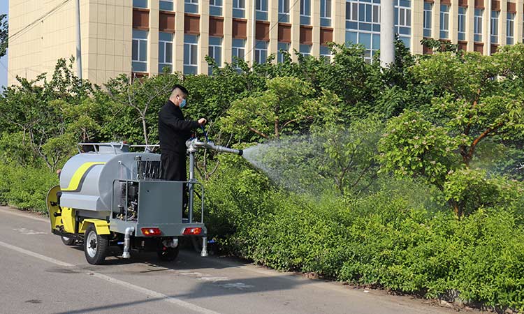 小型電動(dòng)三輪灑水車的保養(yǎng)說明