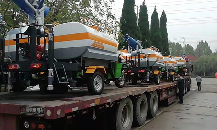 百易長(zhǎng)青灑水車(chē)