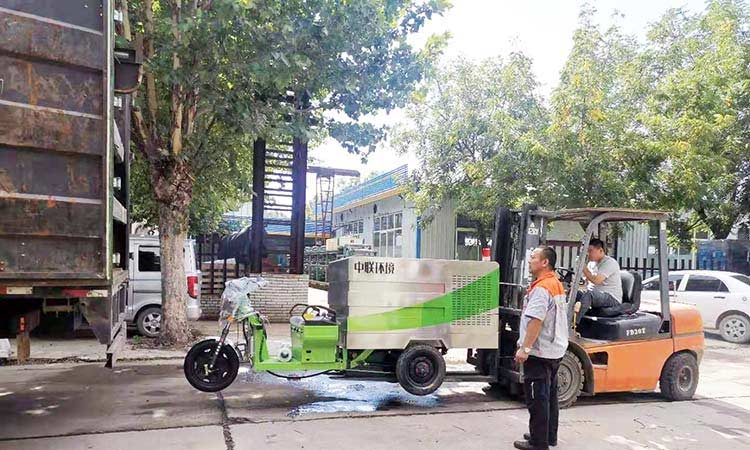 發(fā)往湖南環(huán)衛(wèi)公司的三輪高溫高壓清洗車，用于市政環(huán)衛(wèi)高溫高壓作業(yè)