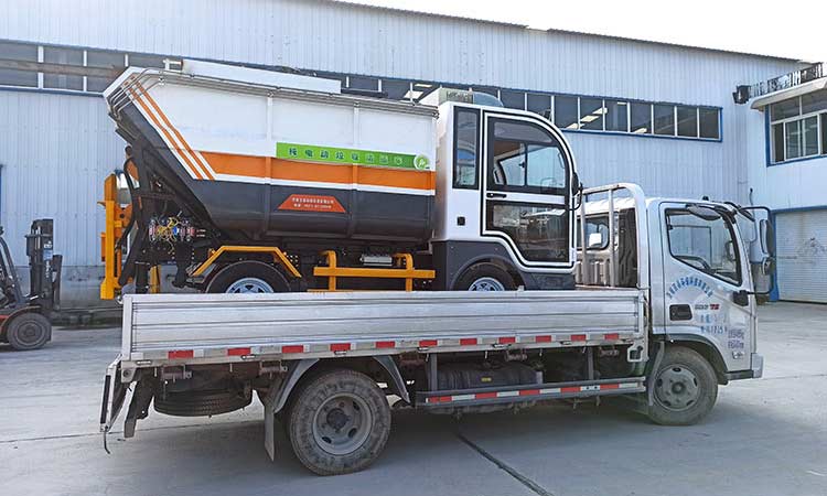 環(huán)衛(wèi)公司四輪垃圾清運車發(fā)貨現(xiàn)場