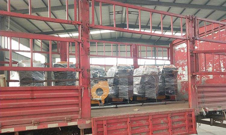 秋風(fēng)掃落葉，環(huán)衛(wèi)很辛苦，小型吸葉機(jī)神助攻