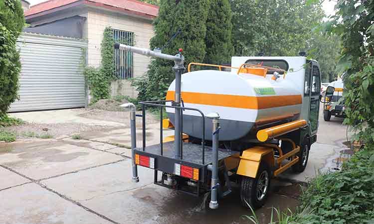 小型環(huán)衛(wèi)高壓清洗車(chē)