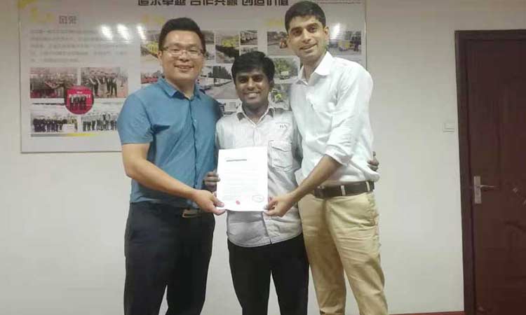 新款純電動(dòng)洗掃車得國外朋友青睞