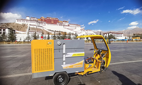 西藏拉薩市購(gòu)進(jìn)多功能三輪高壓清洗車(chē)讓布達(dá)拉宮周邊道路環(huán)境治理進(jìn)入機(jī)械化時(shí)代