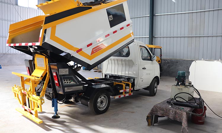 可上牌純電動后裝式四輪垃圾清運車