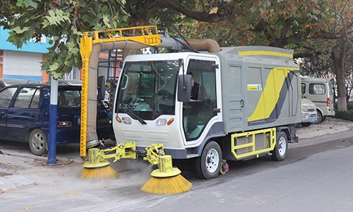 百易落葉收集器，助力烏魯木齊美麗秋色