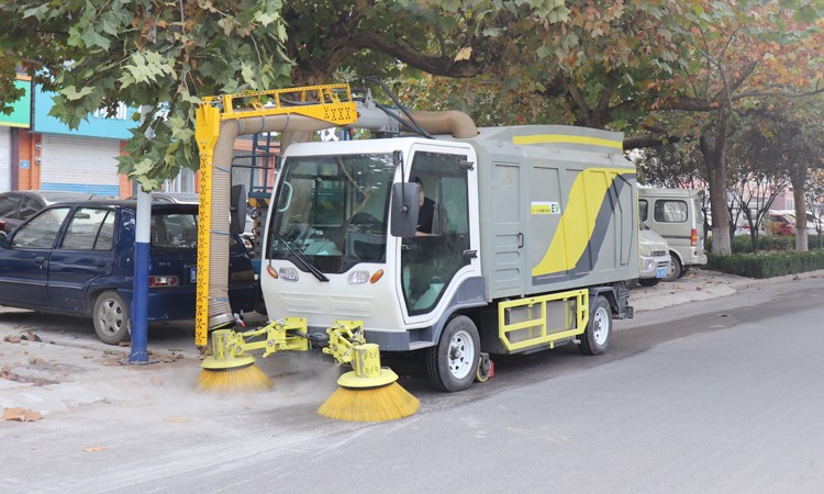 落葉清掃車的是怎樣快速收集落葉的？