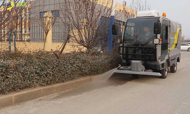 四輪小型電動高壓清洗車主要用于道路沖洗環(huán)衛(wèi)作業(yè)