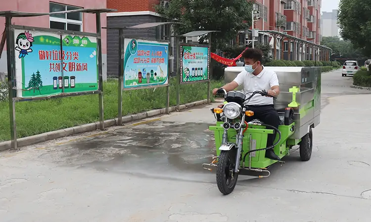 純電動(dòng)三輪高壓清洗車(chē)