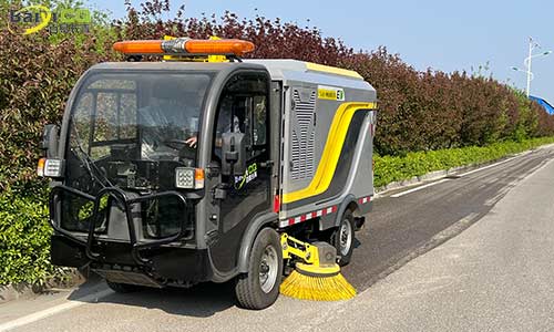 電動洗掃車顛覆傳統(tǒng)清掃模式變干掃為洗掃，道路清潔無揚塵