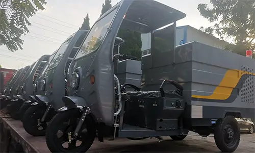 高壓清洗車定制外觀，清潔高效，已裝車準(zhǔn)備發(fā)貨