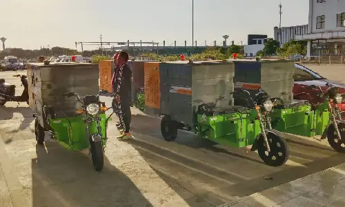 小型高壓清洗車已經(jīng)抵達(dá)客戶指定交貨地點