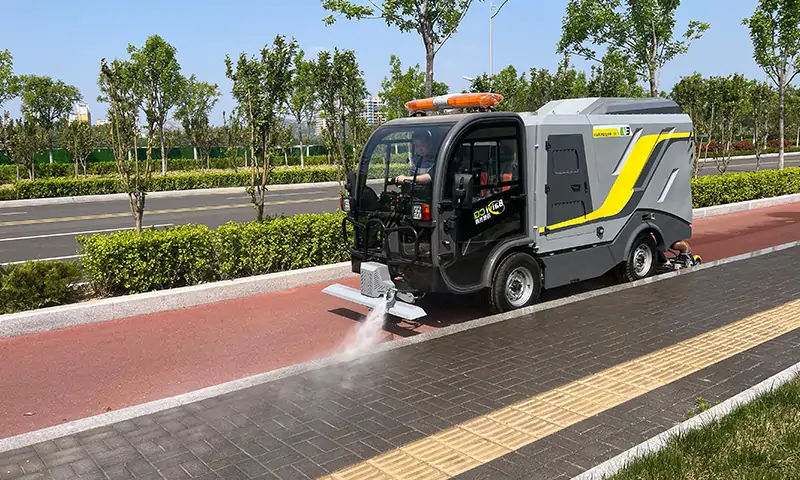 純電動小型深度清潔車-機場景區(qū)物業(yè)人行道、輔道等路段衛(wèi)生治理，純電動，更環(huán)保?。?！