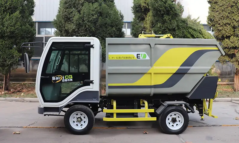 后裝式垃圾清運(yùn)車，解決商業(yè)街道，景區(qū)園林垃圾轉(zhuǎn)運(yùn)難題，一鍵控制，簡(jiǎn)單快捷！