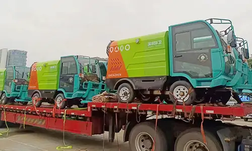 四輪高壓沖洗車到貨深圳！助力深圳環(huán)衛(wèi)好幫手