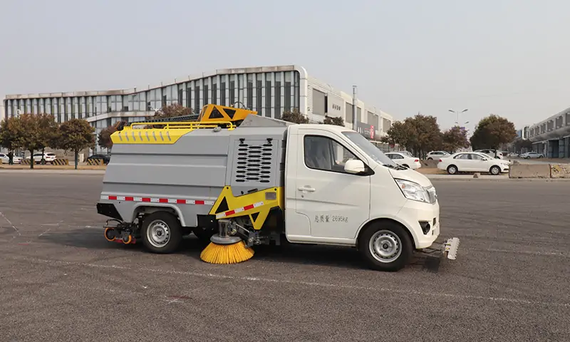 新品上市！新能源純電動洗掃車亮相！長安底盤可上牌，可旋轉機械臂帶高壓沖洗顯奇效！