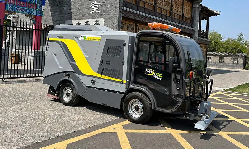 深度清潔，以克論凈！清潔寬度正符合人行道清潔要求！純電動深度清潔車