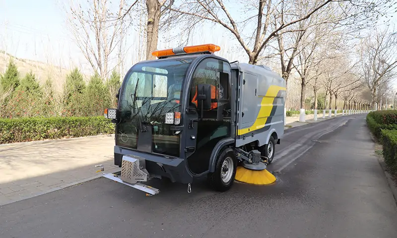 純電動洗掃車背街小巷顯神通，洗掃全面，操作簡單獲得認可