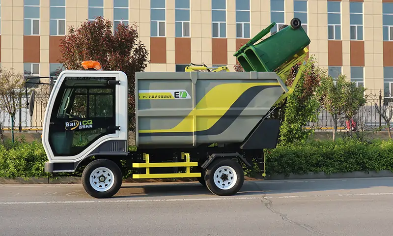 高效環(huán)保的四輪電動(dòng)后裝式垃圾清運(yùn)車，搖桿控制，雙人駕駛室，液壓動(dòng)力十足！