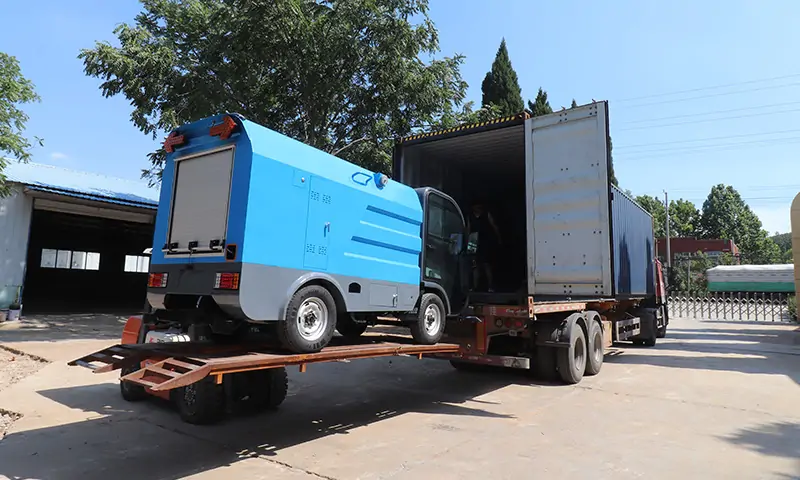 四輪多功能高壓沖洗車發(fā)貨沙特阿拉伯，為世界環(huán)衛(wèi)作出貢獻(xiàn)！