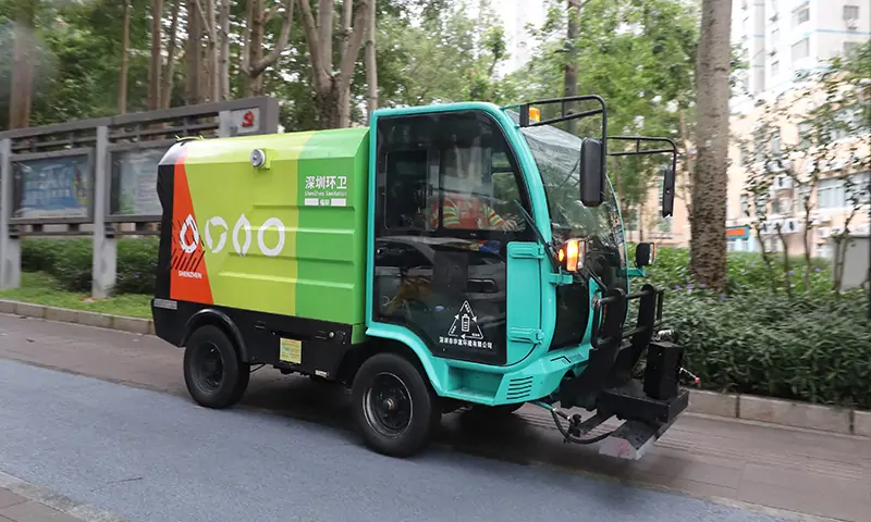 四輪高壓清洗車：助力深圳環(huán)衛(wèi)，為更美好的生活環(huán)境鋪路