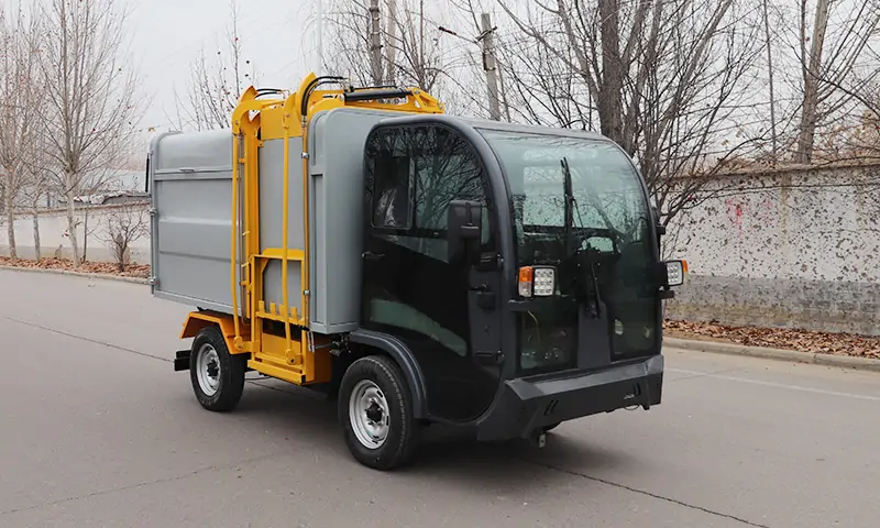 側(cè)裝式垃圾清運(yùn)車，操作簡(jiǎn)單，運(yùn)載量大，環(huán)衛(wèi)道路垃圾轉(zhuǎn)運(yùn)專業(yè)設(shè)備