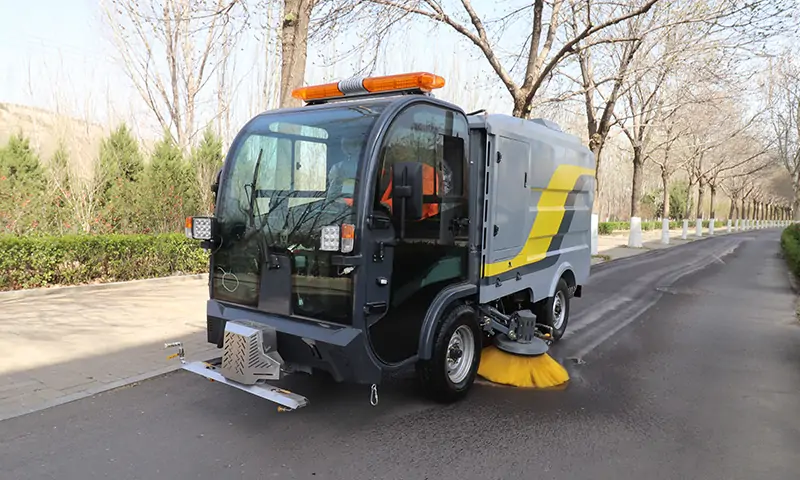 純電動小型洗掃車：高效環(huán)保的城市清潔解決方案