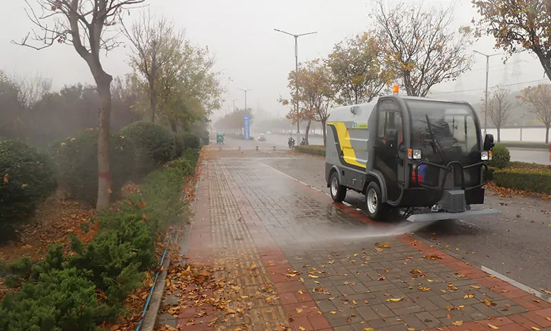 純電動四輪高壓清洗車：高效環(huán)保的環(huán)衛(wèi)利器