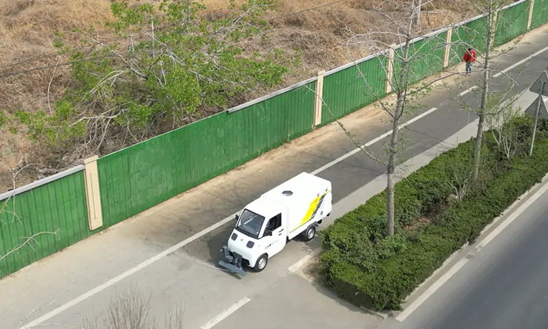 新能源路面養(yǎng)護車：創(chuàng)新清潔解決方案，提升城市環(huán)境質(zhì)量