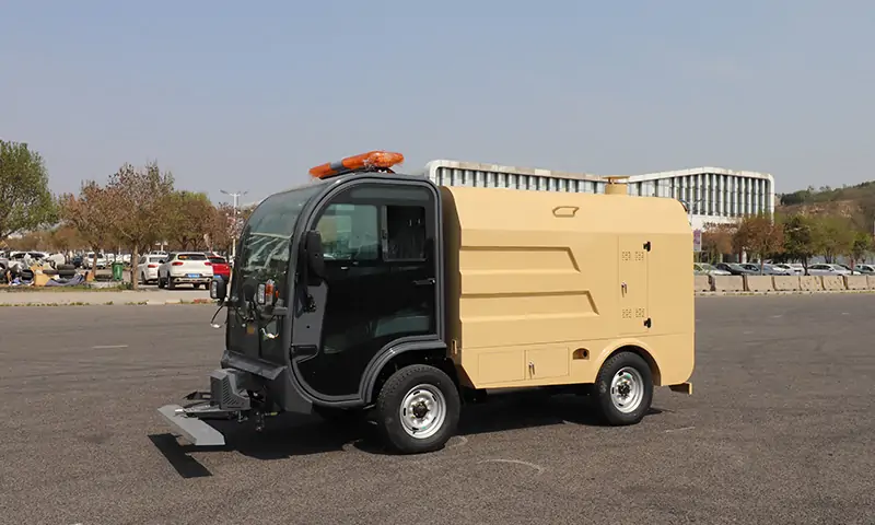 純電動四輪高壓清洗車：綠色環(huán)衛(wèi)新力量