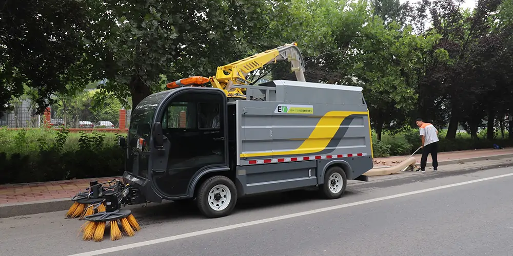樹(shù)葉收集車，新能源樹(shù)葉收集車，多功能樹(shù)葉收集車，四輪樹(shù)葉收集車
