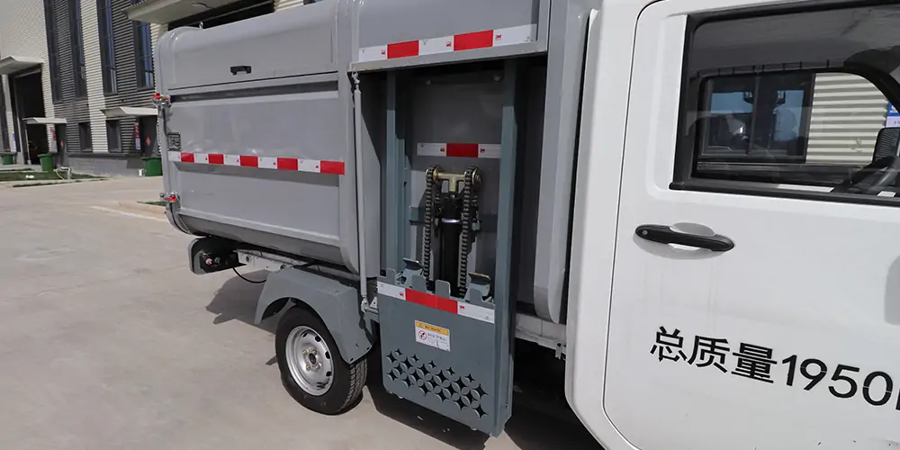 新能源垃圾車(chē)，側(cè)裝垃圾車(chē)，小型垃圾清運(yùn)車(chē)，純電動(dòng)垃圾車(chē)