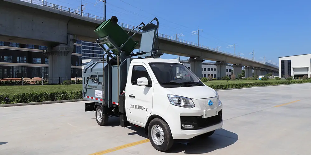 新能源側(cè)裝式垃圾車，新能源垃圾車，小型垃圾車，純電動垃圾車
