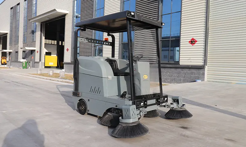 綠色環(huán)保新裝備——純電動三輪駕駛式清掃車全面升級城市清潔水平