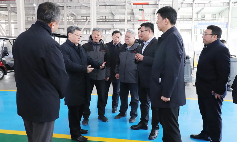 熱烈歡迎濟(jì)南市長于海田蒞臨巨能智造產(chǎn)業(yè)園區(qū)調(diào)研復(fù)工及科技創(chuàng)新發(fā)展情況！深入山東百易新能源環(huán)衛(wèi)車總裝車間參觀指導(dǎo)！