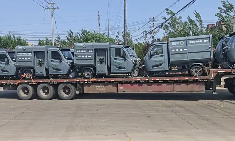 新能源側(cè)裝式垃圾清運(yùn)車(chē)到貨 助力城市智慧環(huán)衛(wèi)建設(shè)