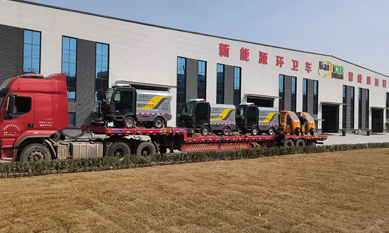 純電動(dòng)路面養(yǎng)護(hù)車(chē)發(fā)貨 助力城市精細(xì)化環(huán)衛(wèi)管理