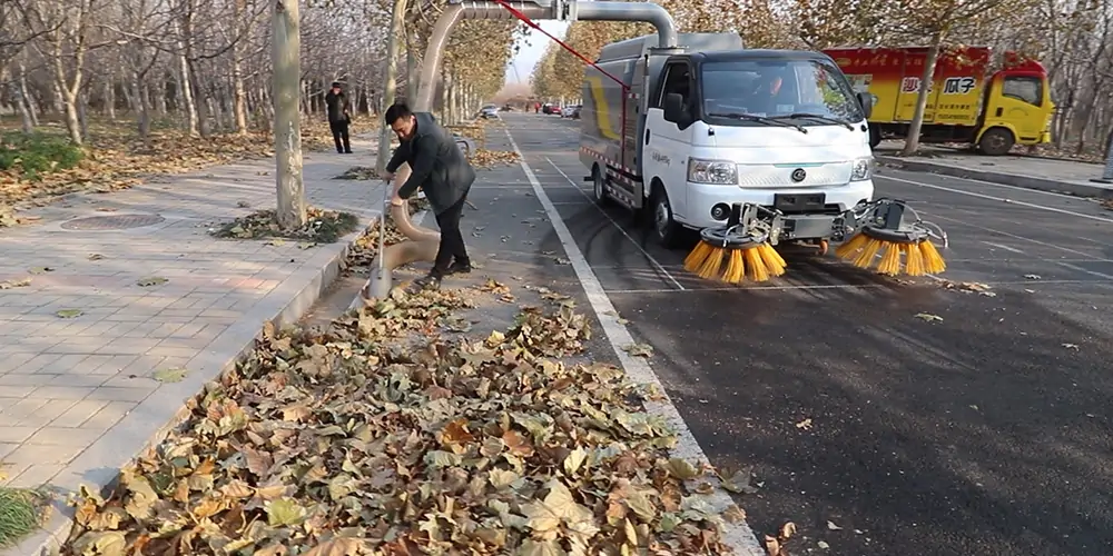 純電動樹葉收集車，樹葉收集車，落葉收集車，吸葉機(jī)